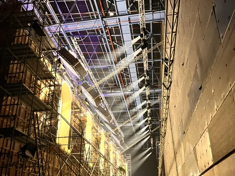 Behind the factory set: scaffold, backlit window boxes and beams through the roof